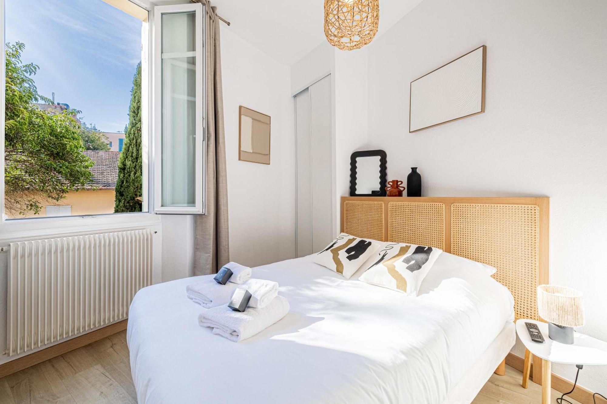 16 Forv - For 4 People Center - 300m Palais Apartment